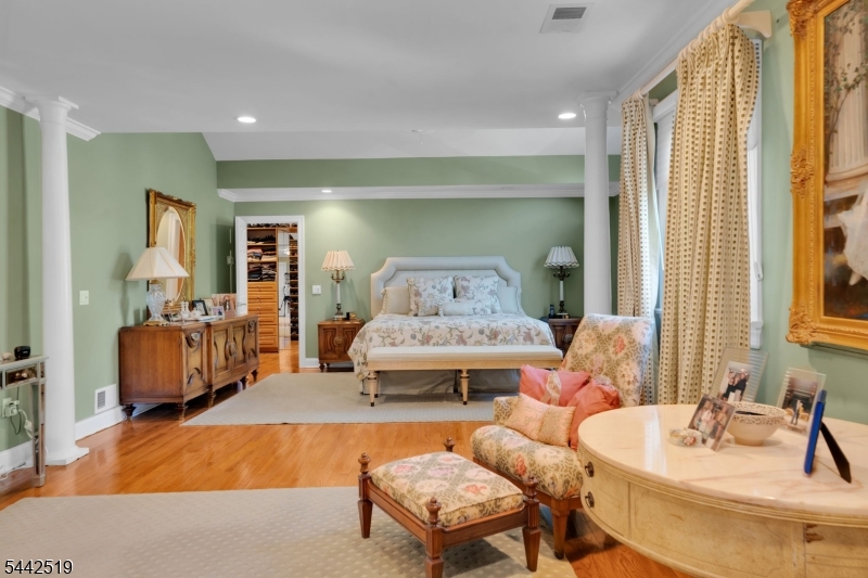 4 Halifax Dr