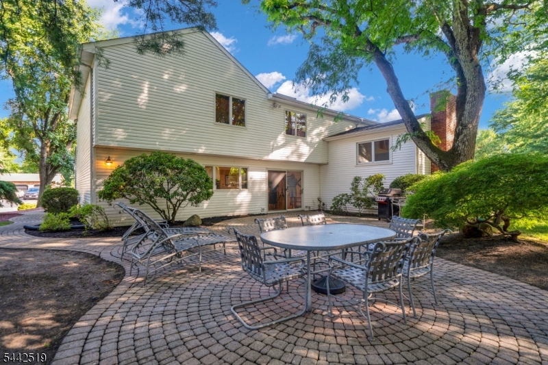 4 Halifax Dr