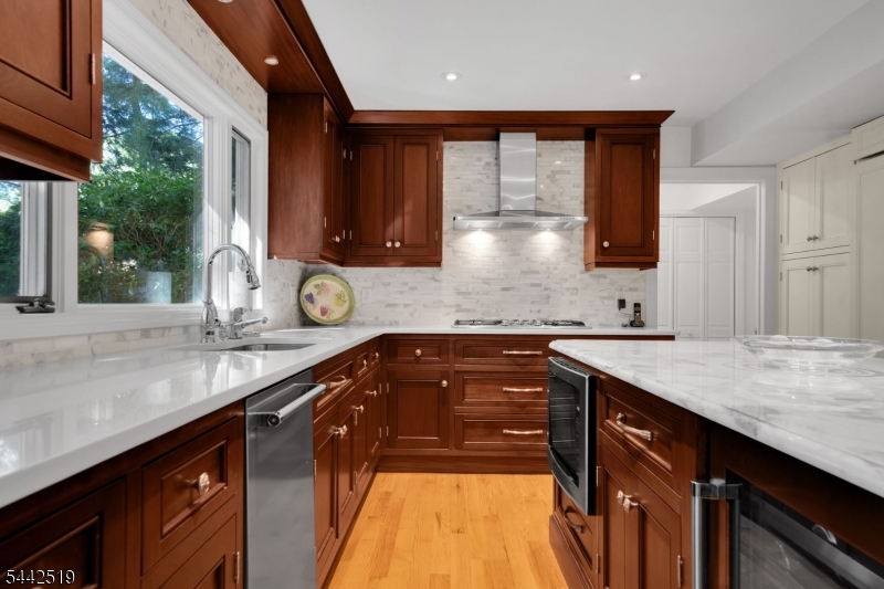 4 Halifax Dr