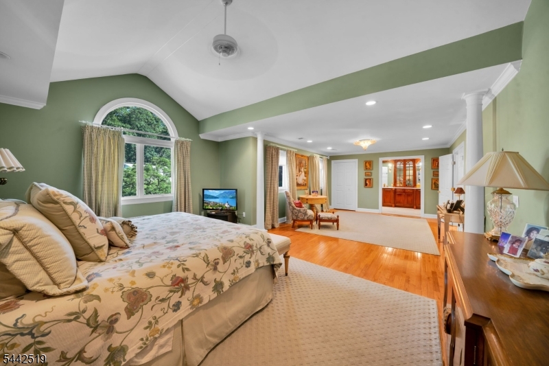 4 Halifax Dr