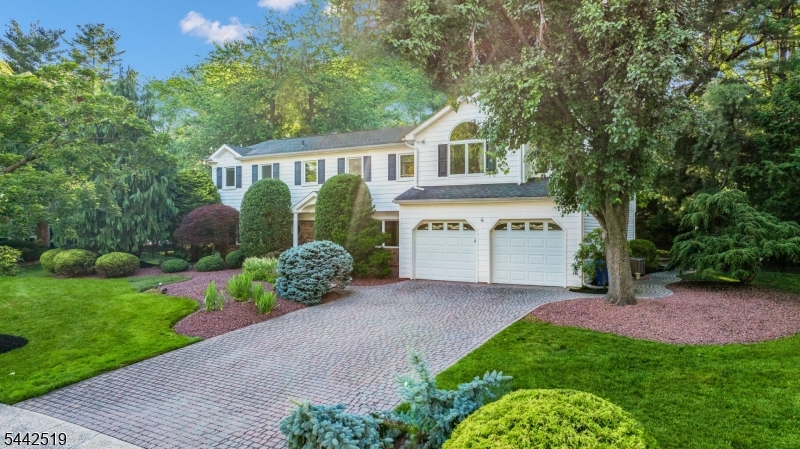 4 Halifax Dr