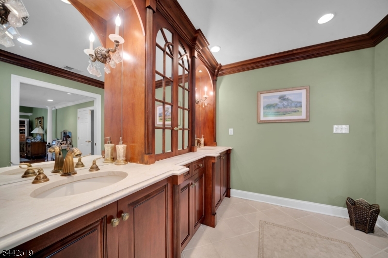 4 Halifax Dr