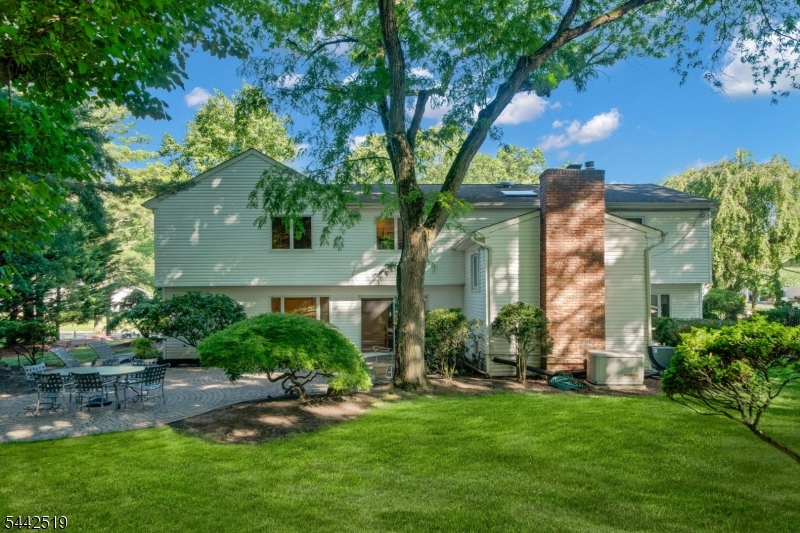 4 Halifax Dr