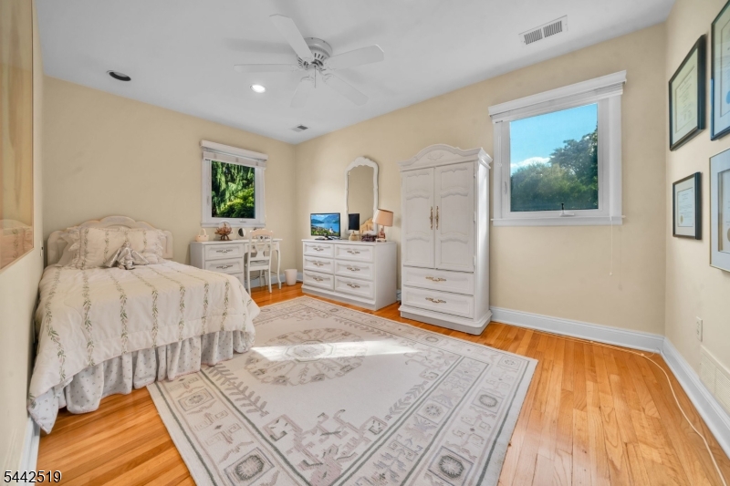 4 Halifax Dr