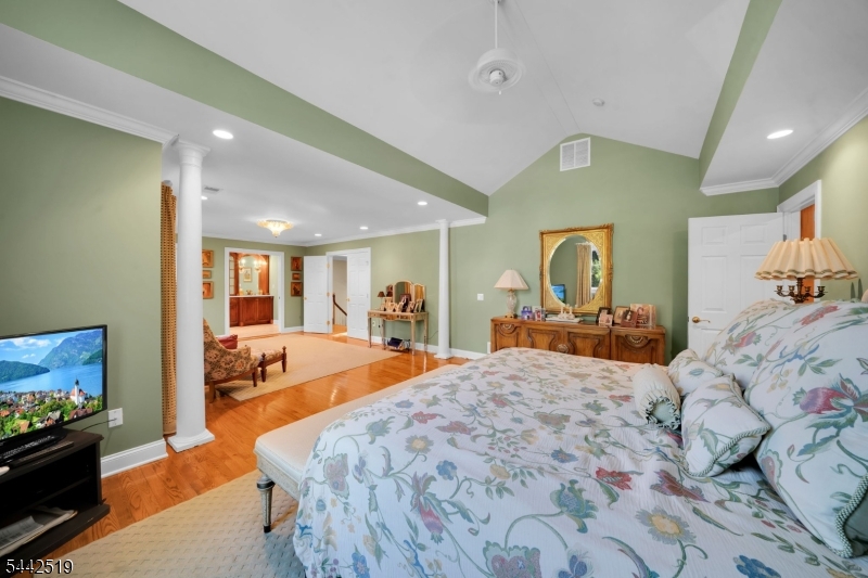 4 Halifax Dr