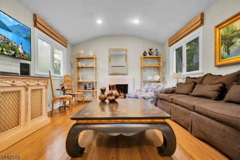 4 Halifax Dr