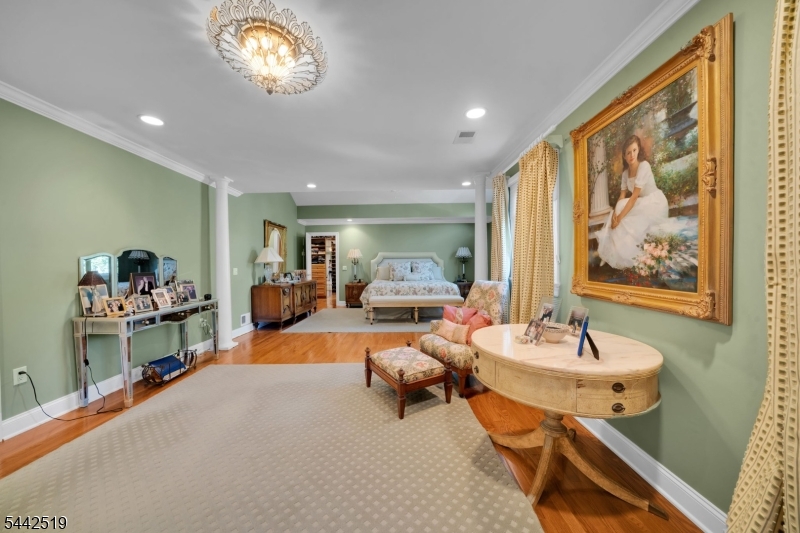 4 Halifax Dr
