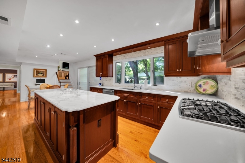 4 Halifax Dr
