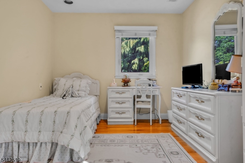 4 Halifax Dr