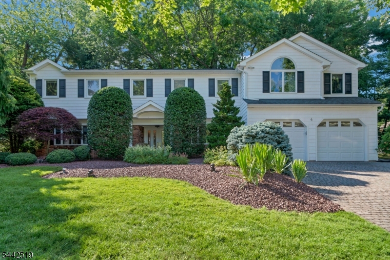 4 Halifax Dr