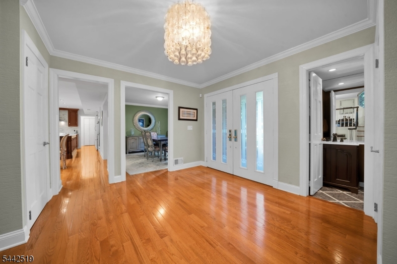 4 Halifax Dr