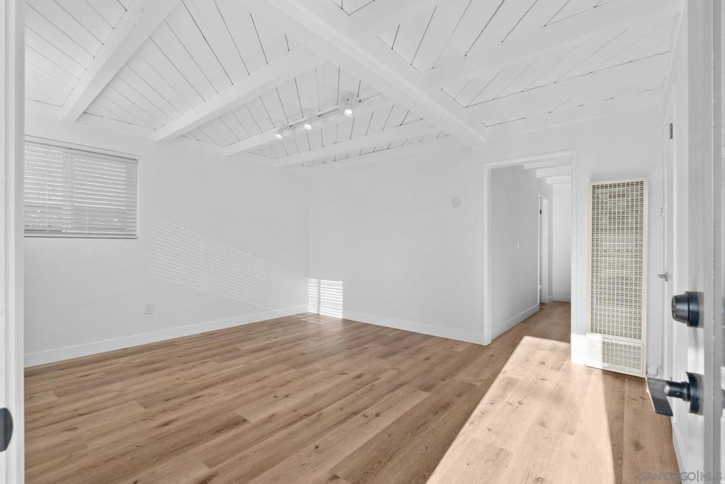 4034 36 Ingraham Street