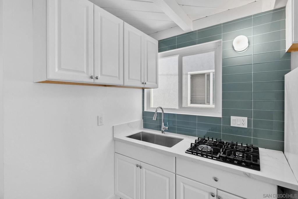 4034 36 Ingraham Street