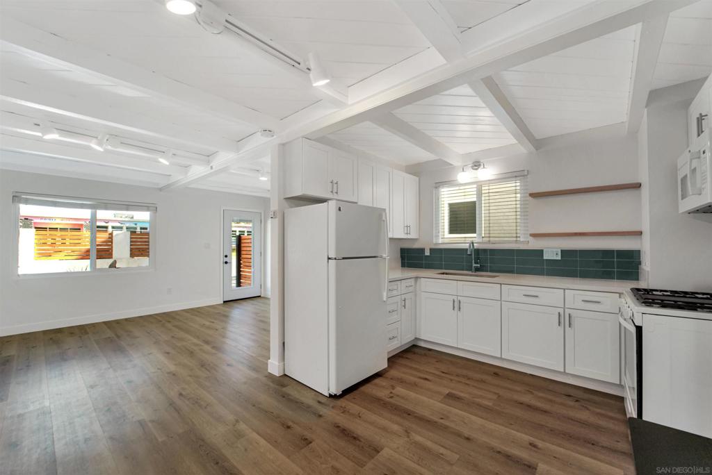 4034 36 Ingraham Street