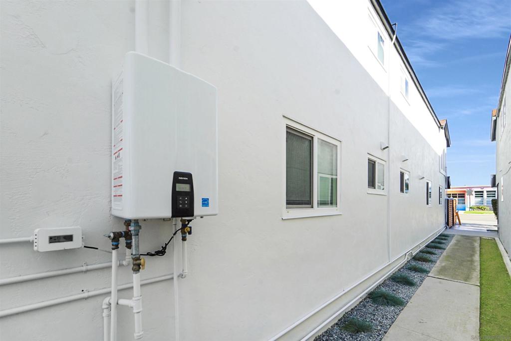 4034 36 Ingraham Street