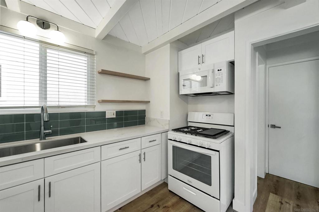 4034 36 Ingraham Street