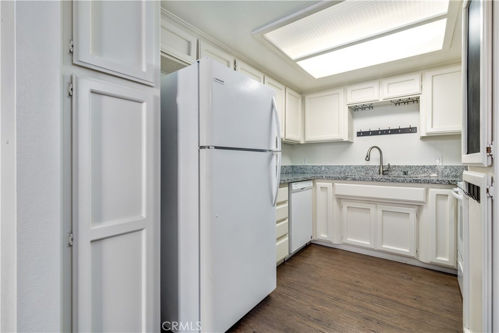 3121 Spring Street 102