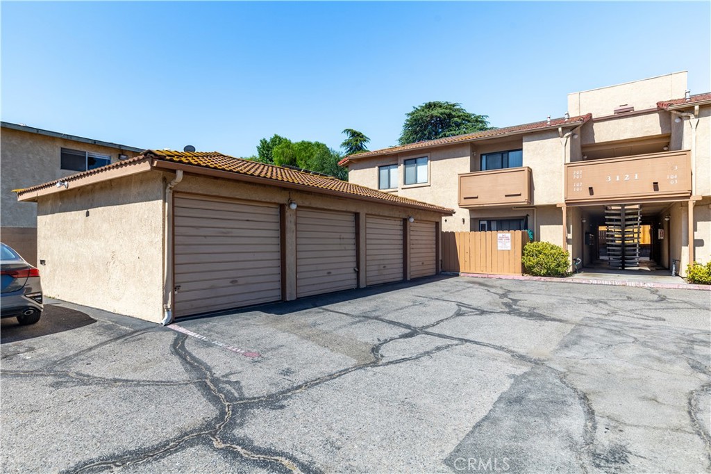 3121 Spring Street 102