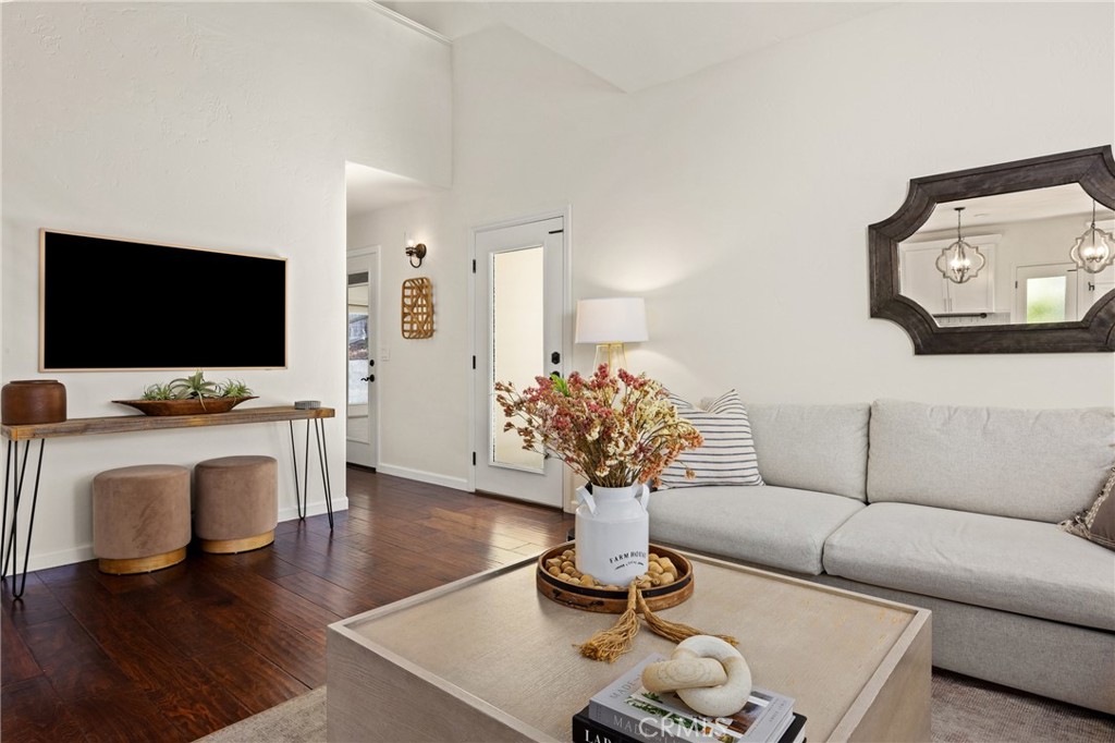4435 San Jacinto