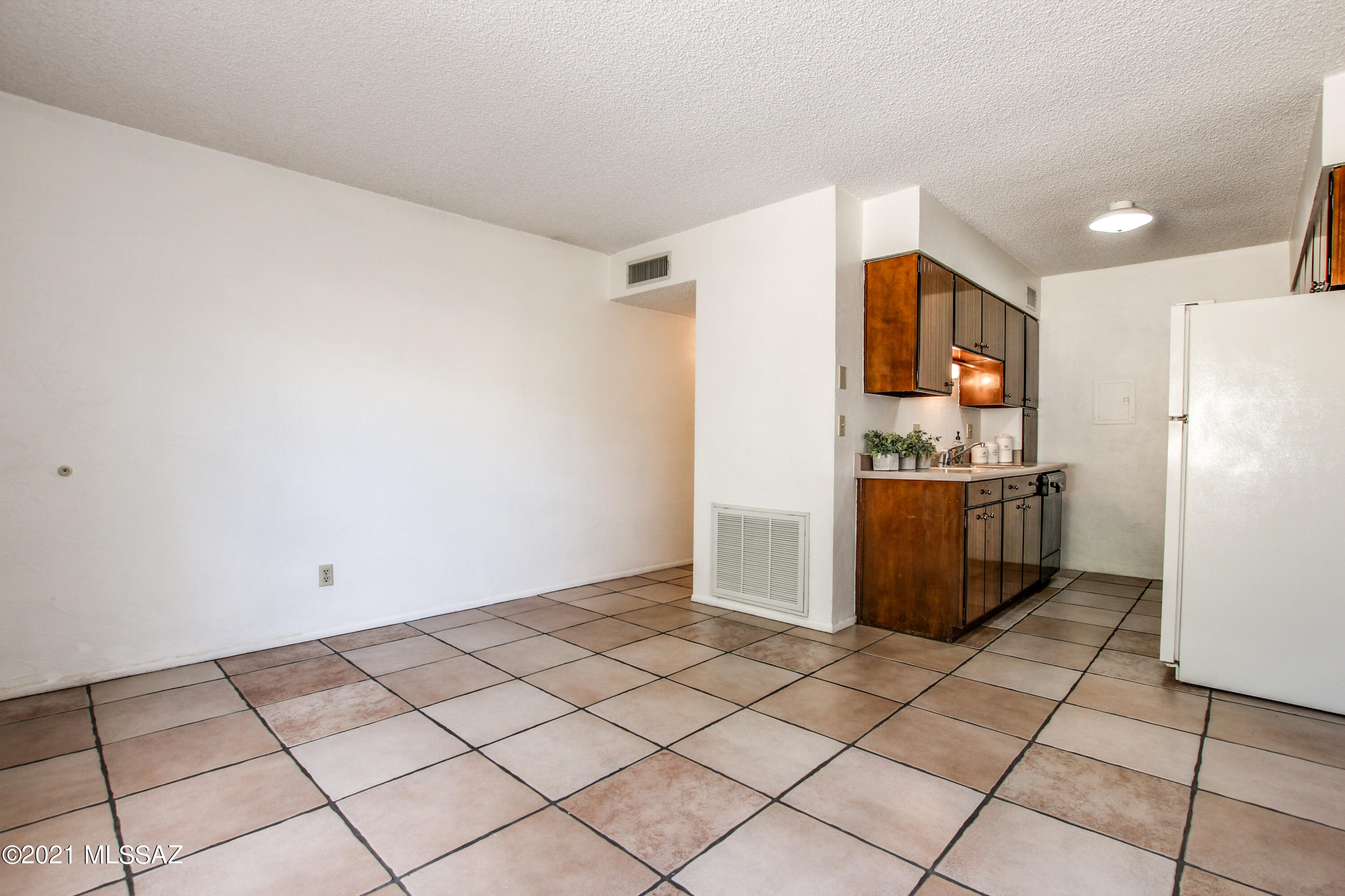810 S Kolb Road Unit: 58