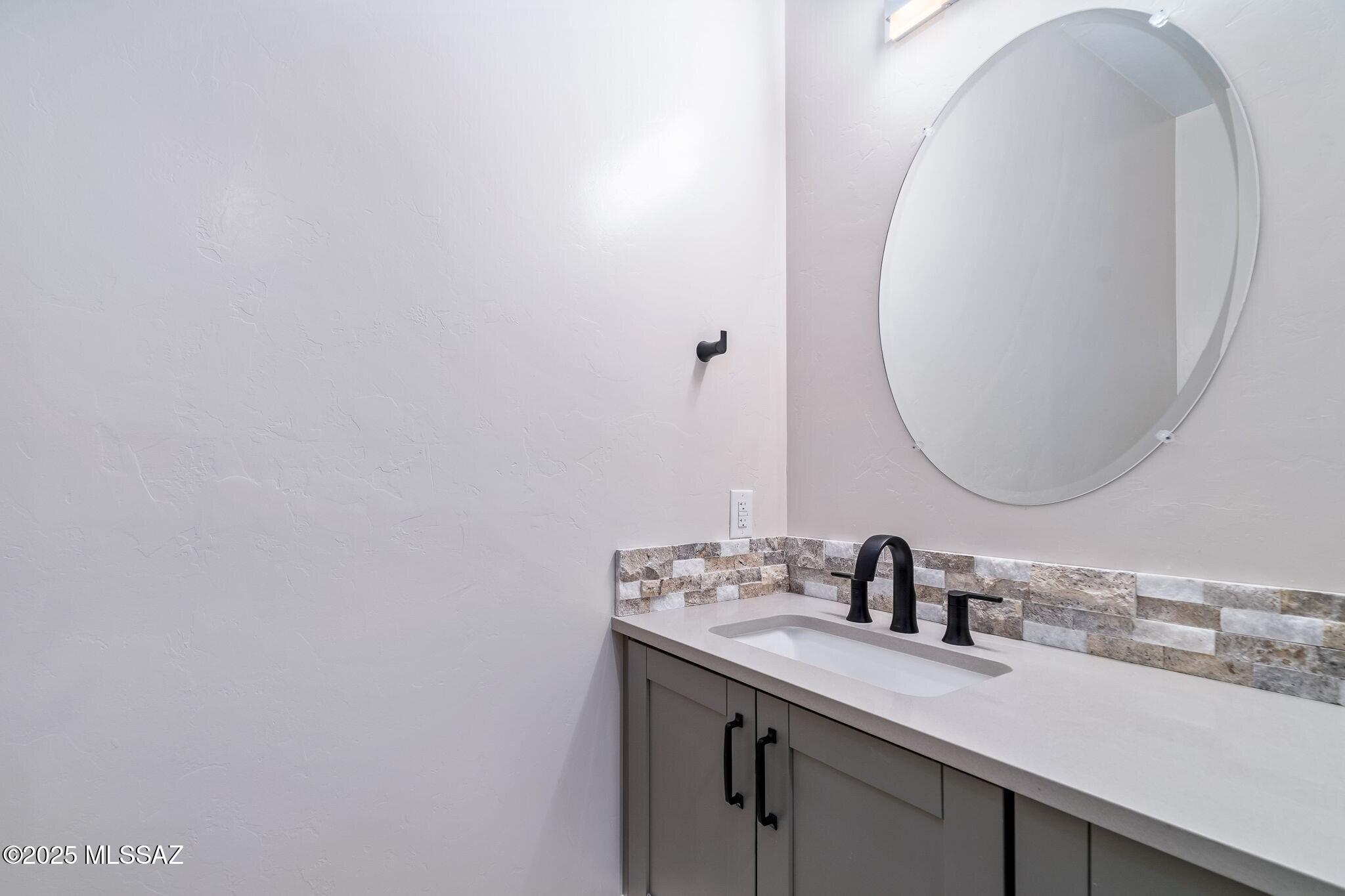 3560 N San Sebastian Drive Unit: 12