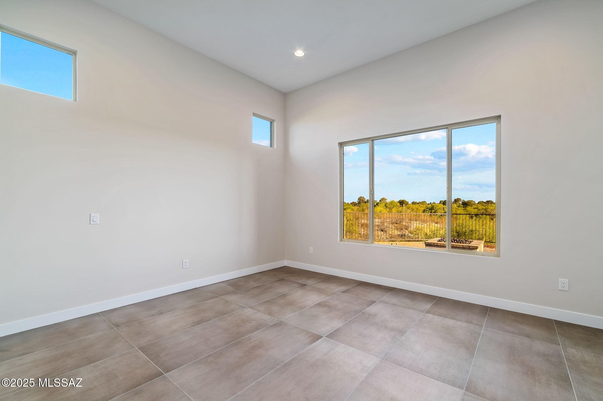 3560 N San Sebastian Drive Unit: 12