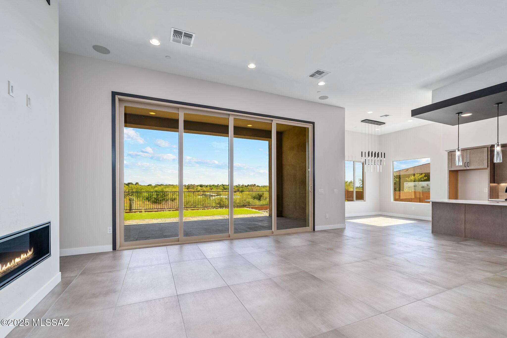 3560 N San Sebastian Drive Unit: 12