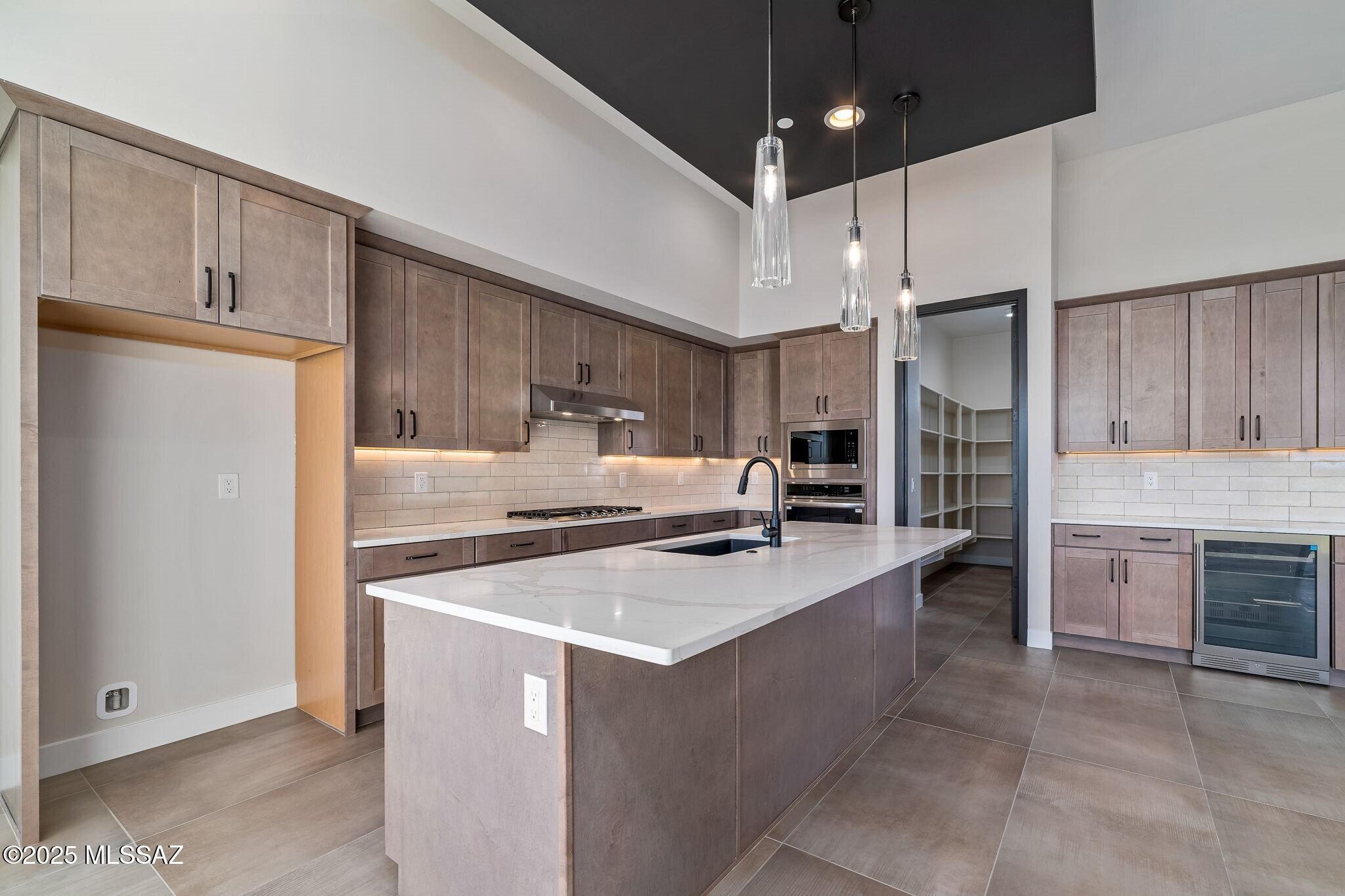 3560 N San Sebastian Drive Unit: 12