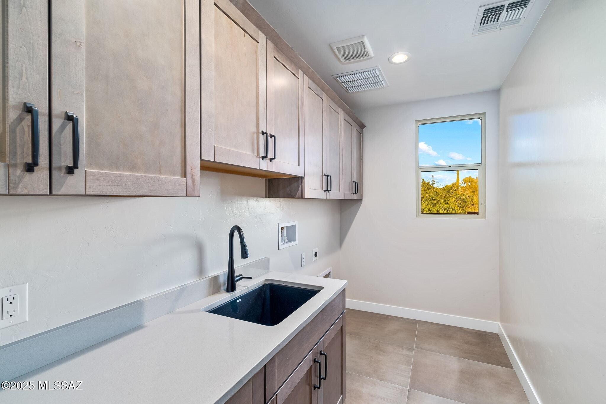 3560 N San Sebastian Drive Unit: 12