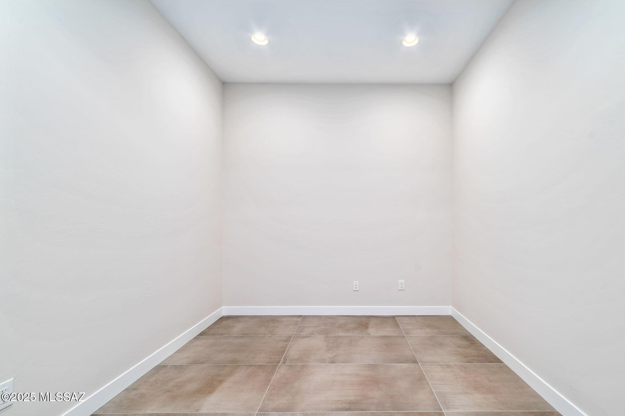 3560 N San Sebastian Drive Unit: 12