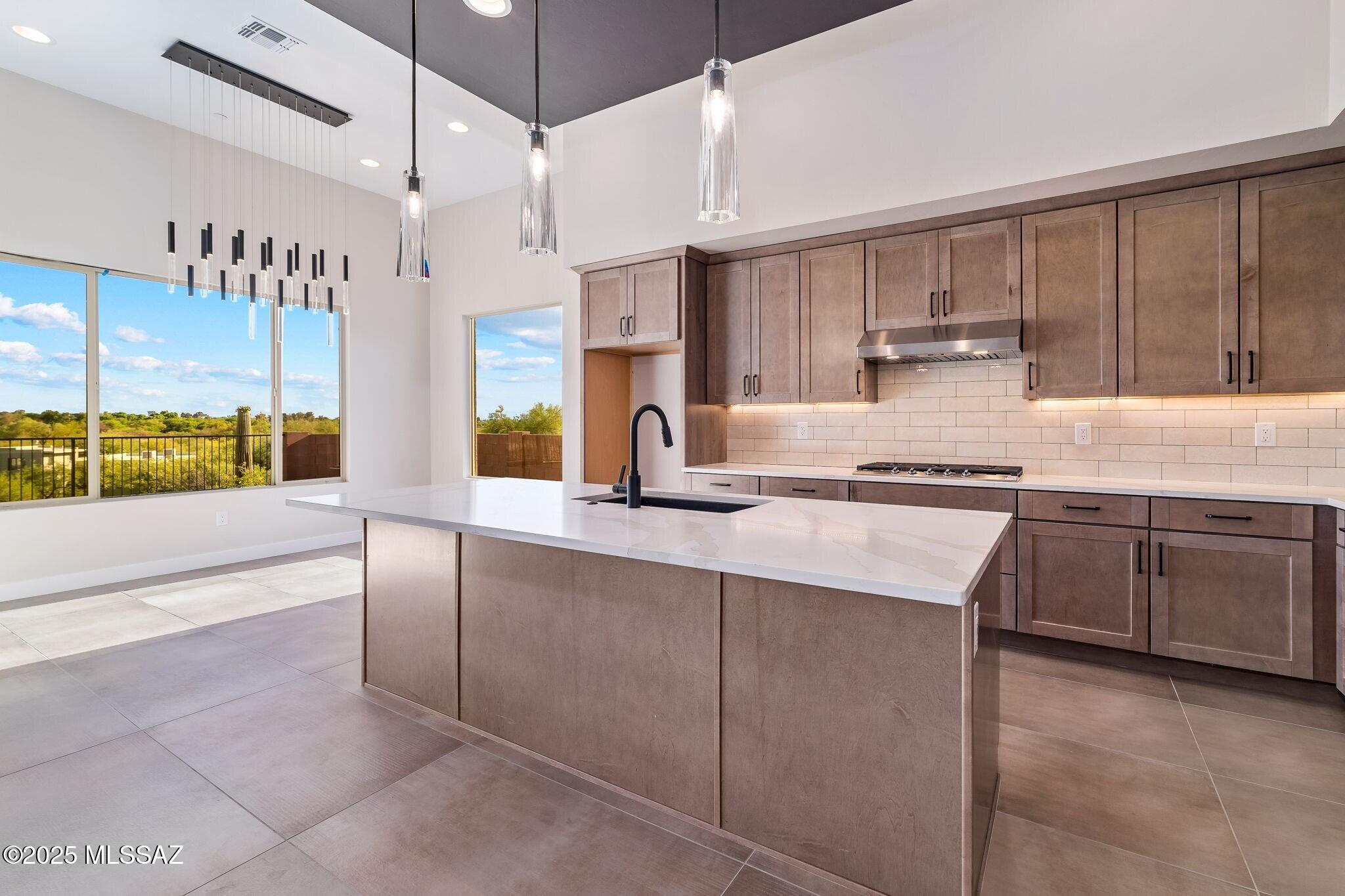 3560 N San Sebastian Drive Unit: 12