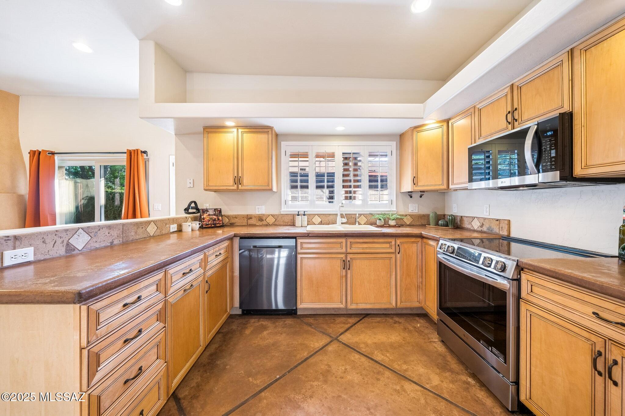 1705 N Baxter Drive