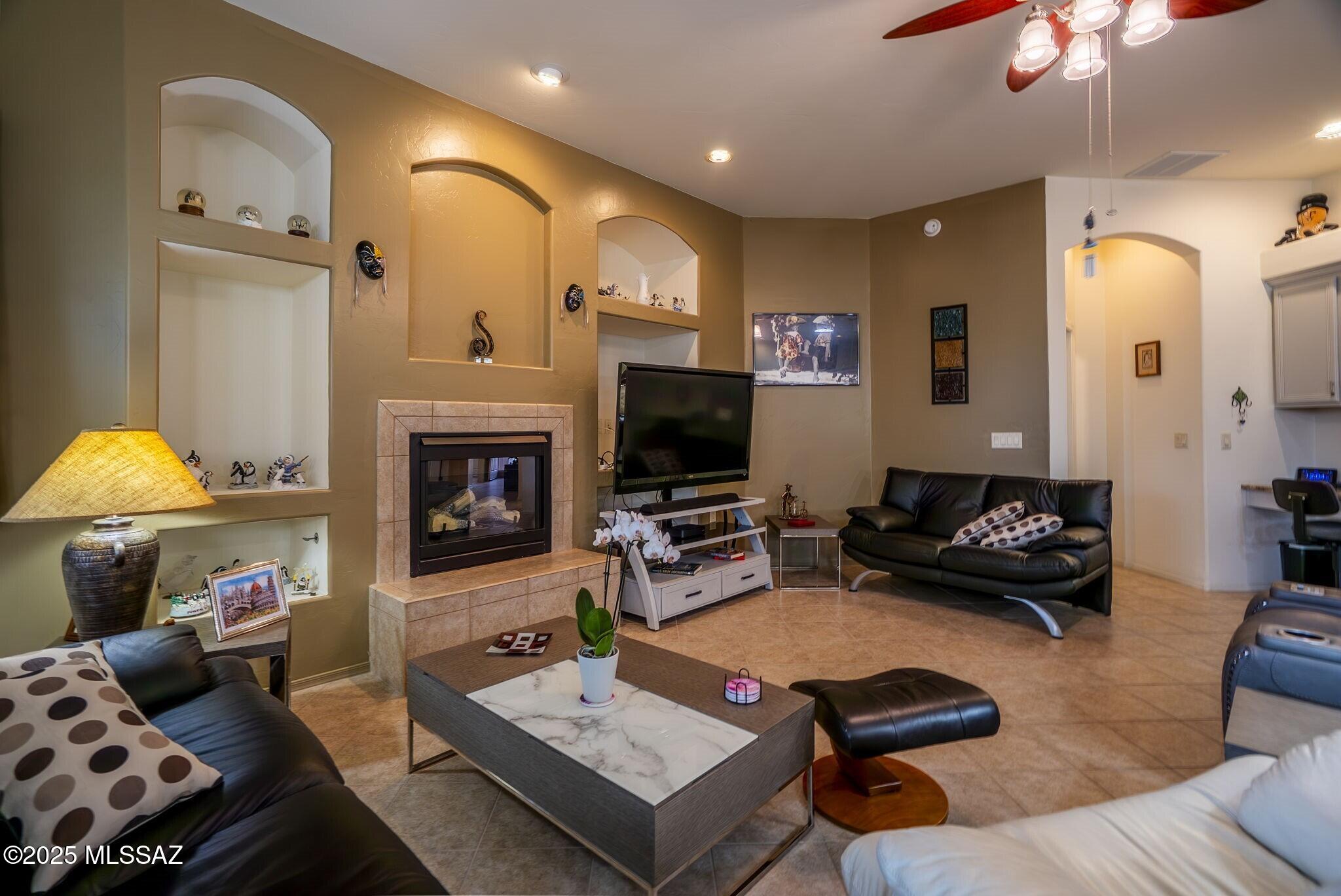 122 E Calle Del Capullo