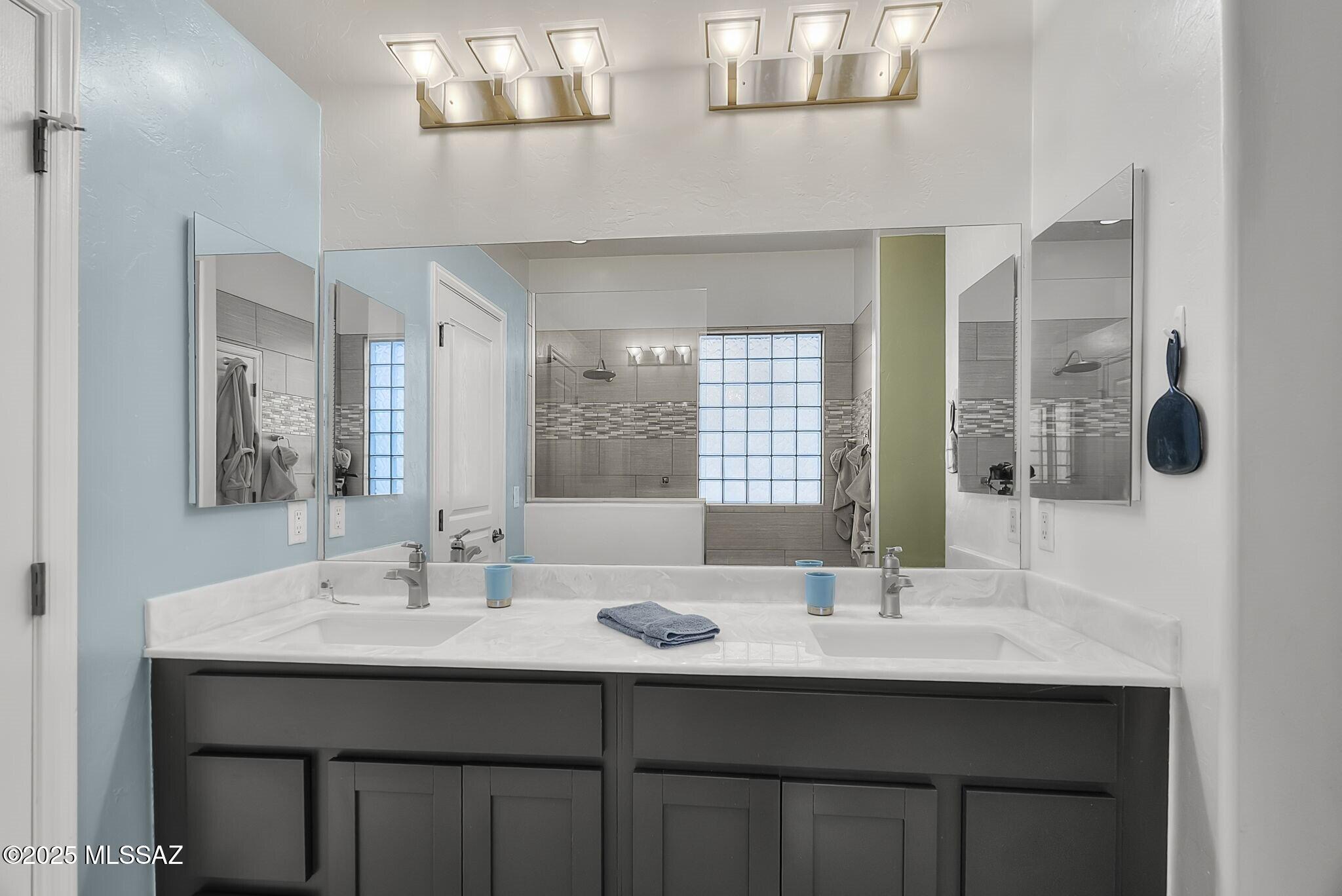 122 E Calle Del Capullo