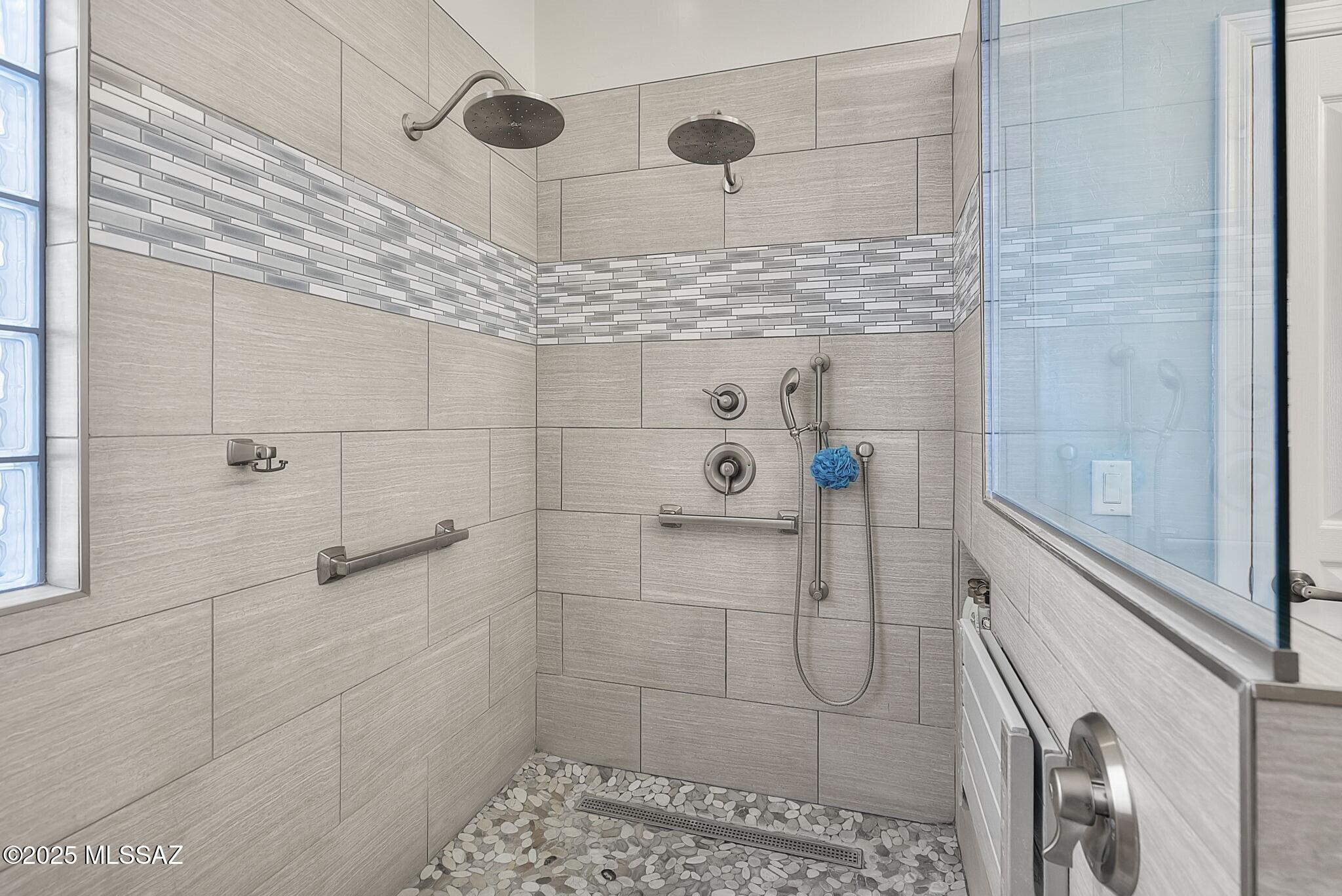 122 E Calle Del Capullo