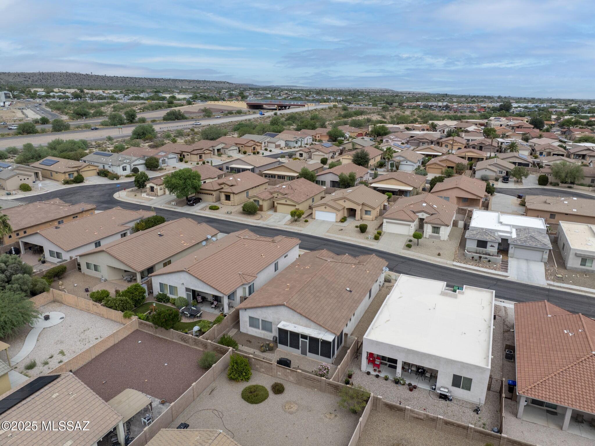 122 E Calle Del Capullo