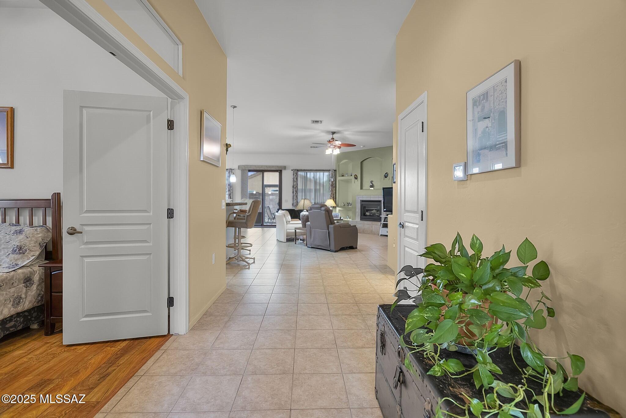 122 E Calle Del Capullo