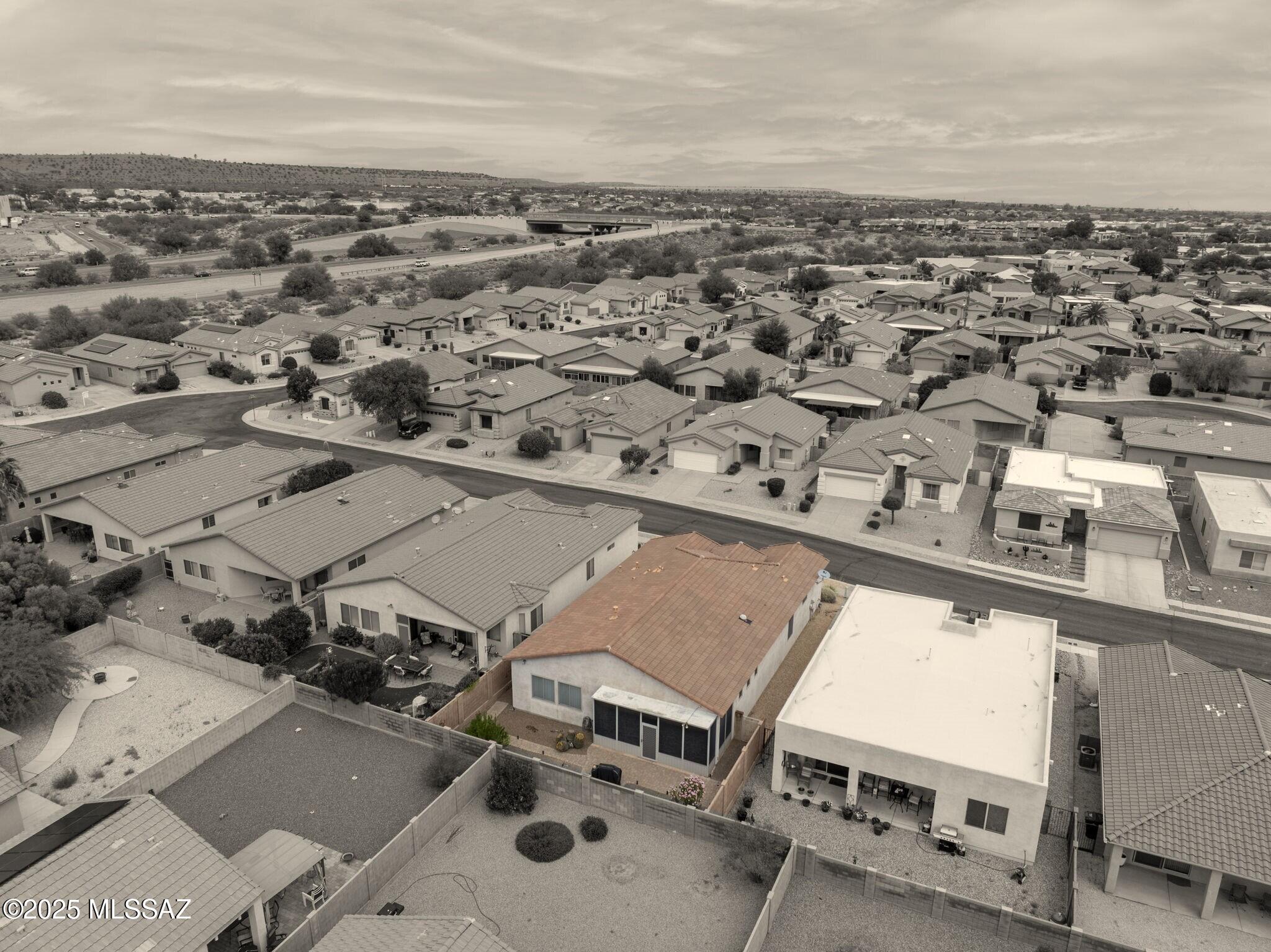 122 E Calle Del Capullo