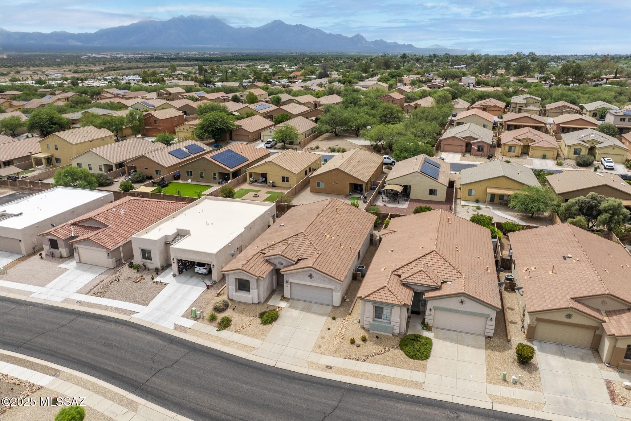 122 E Calle Del Capullo