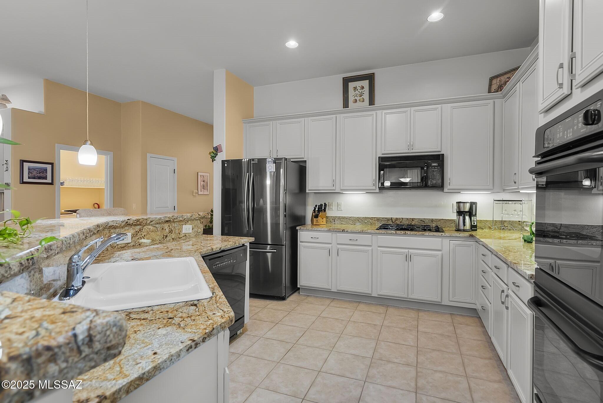 122 E Calle Del Capullo