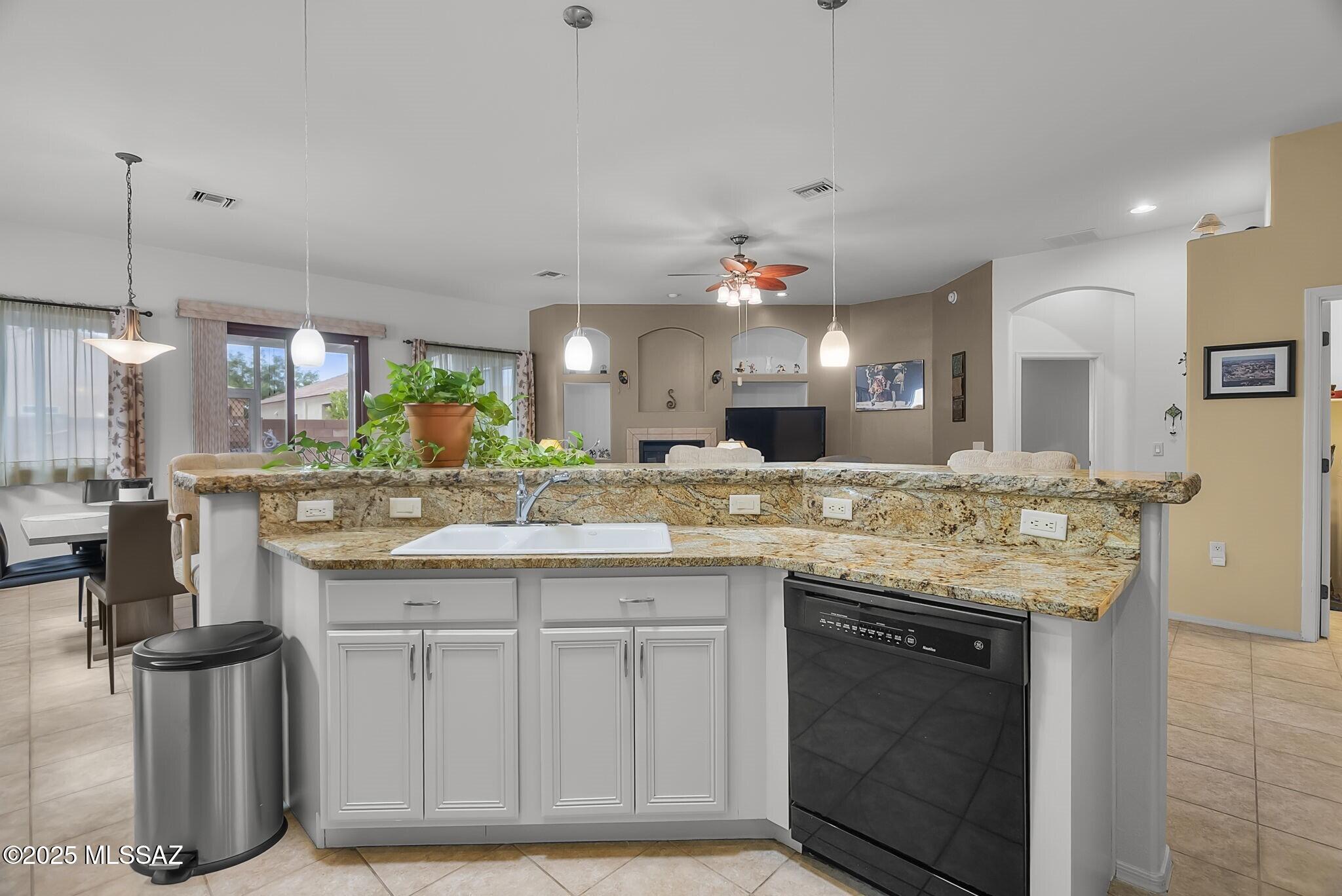 122 E Calle Del Capullo