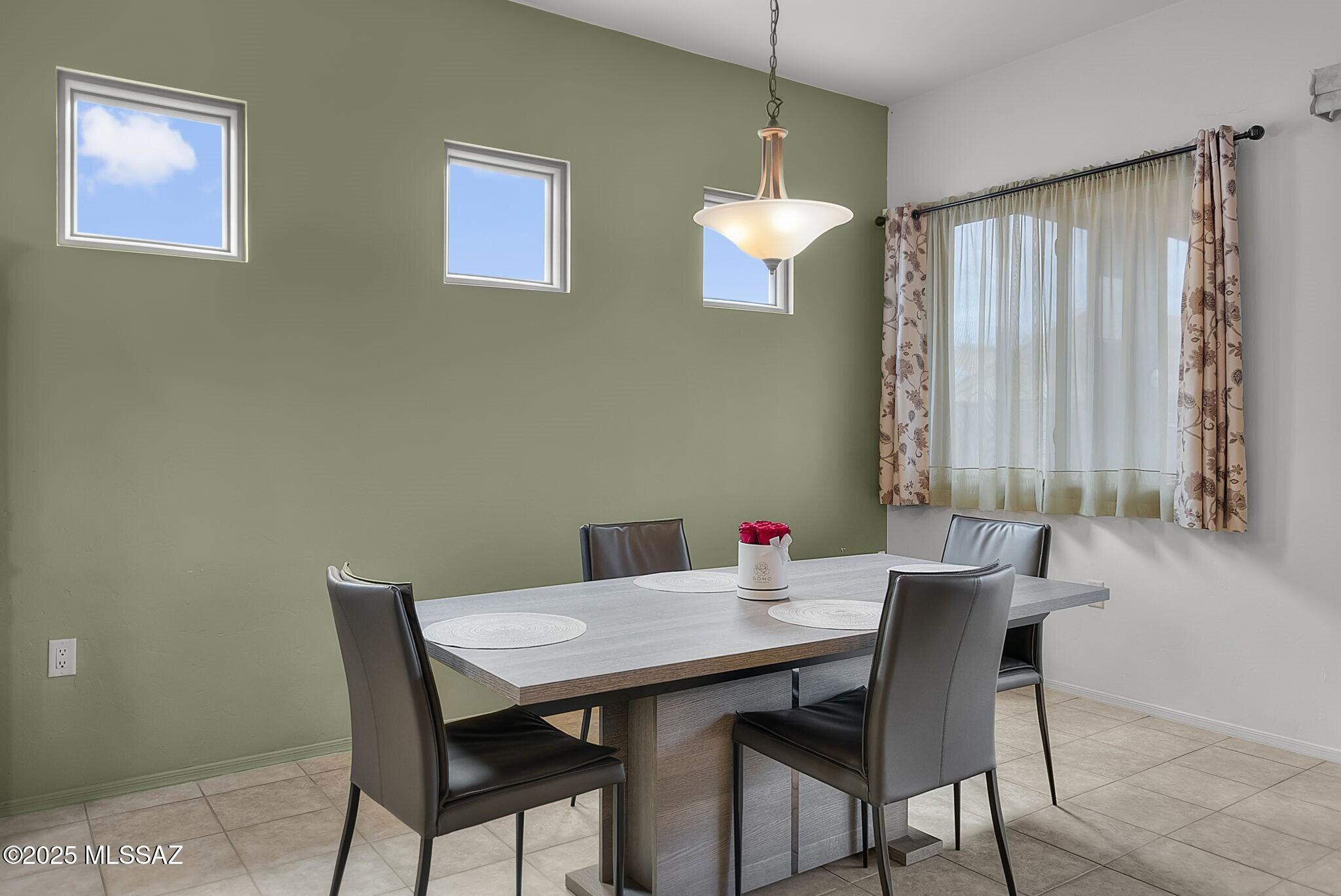 122 E Calle Del Capullo