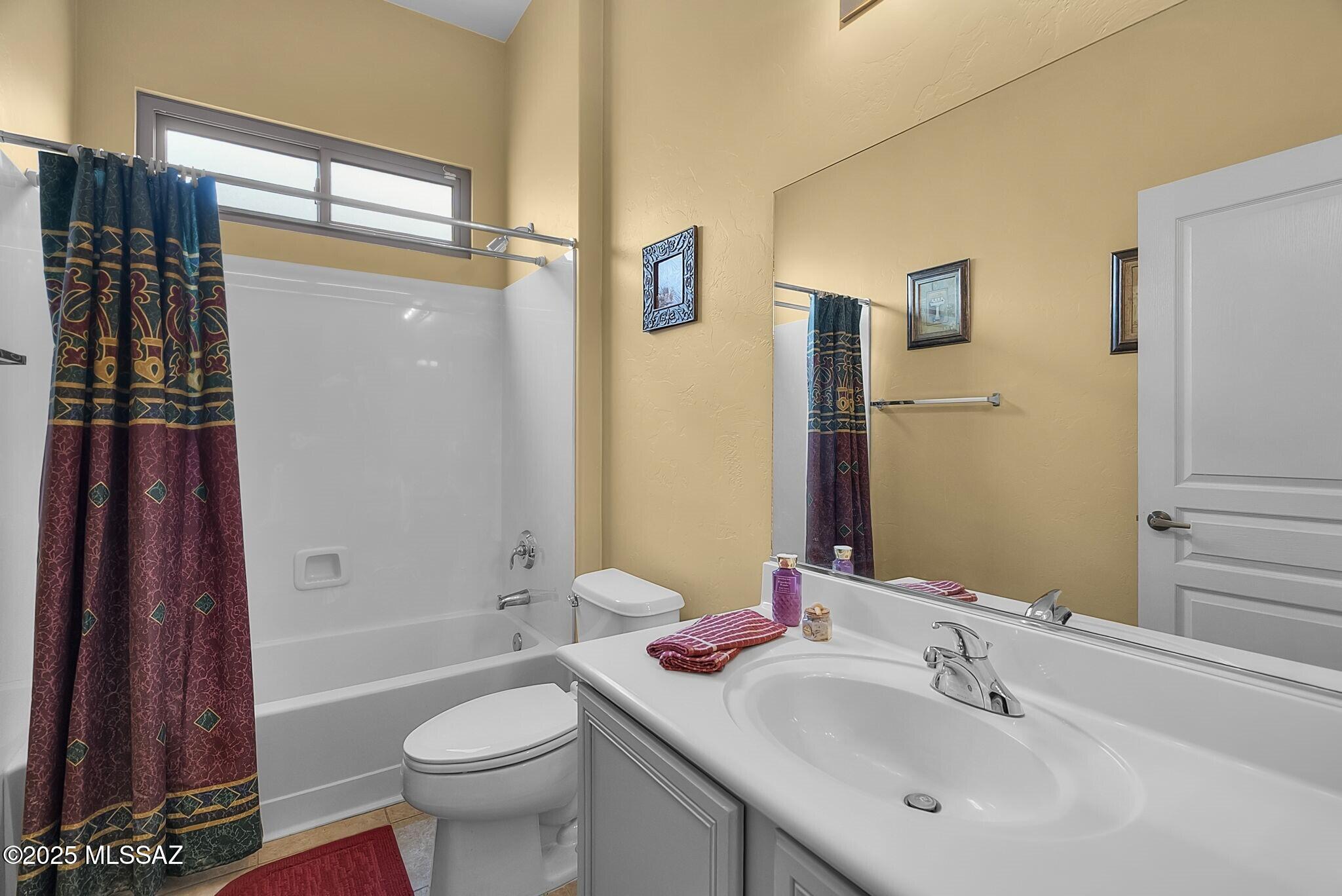 122 E Calle Del Capullo