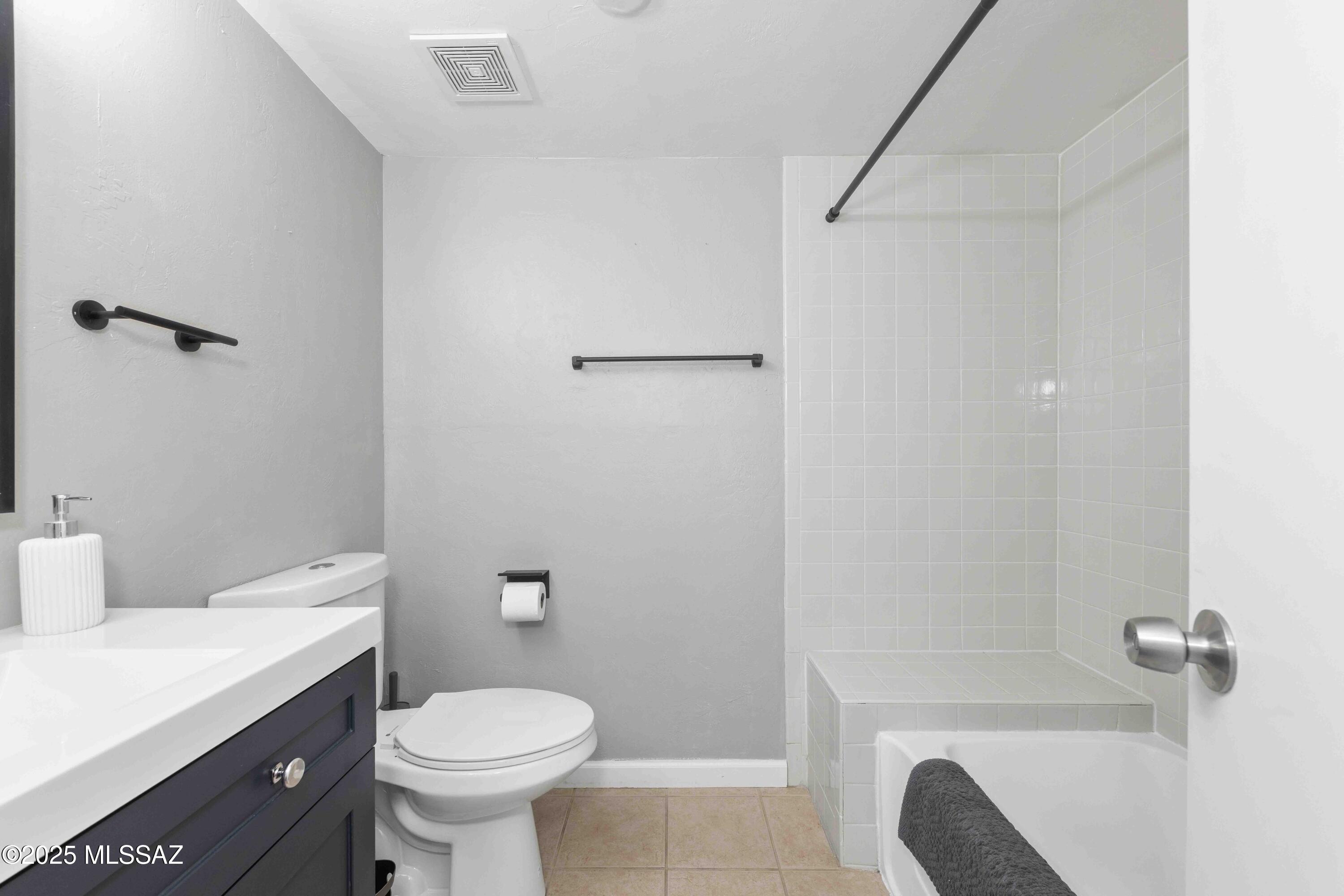 5675 N Camino Esplendora Unit: 1103