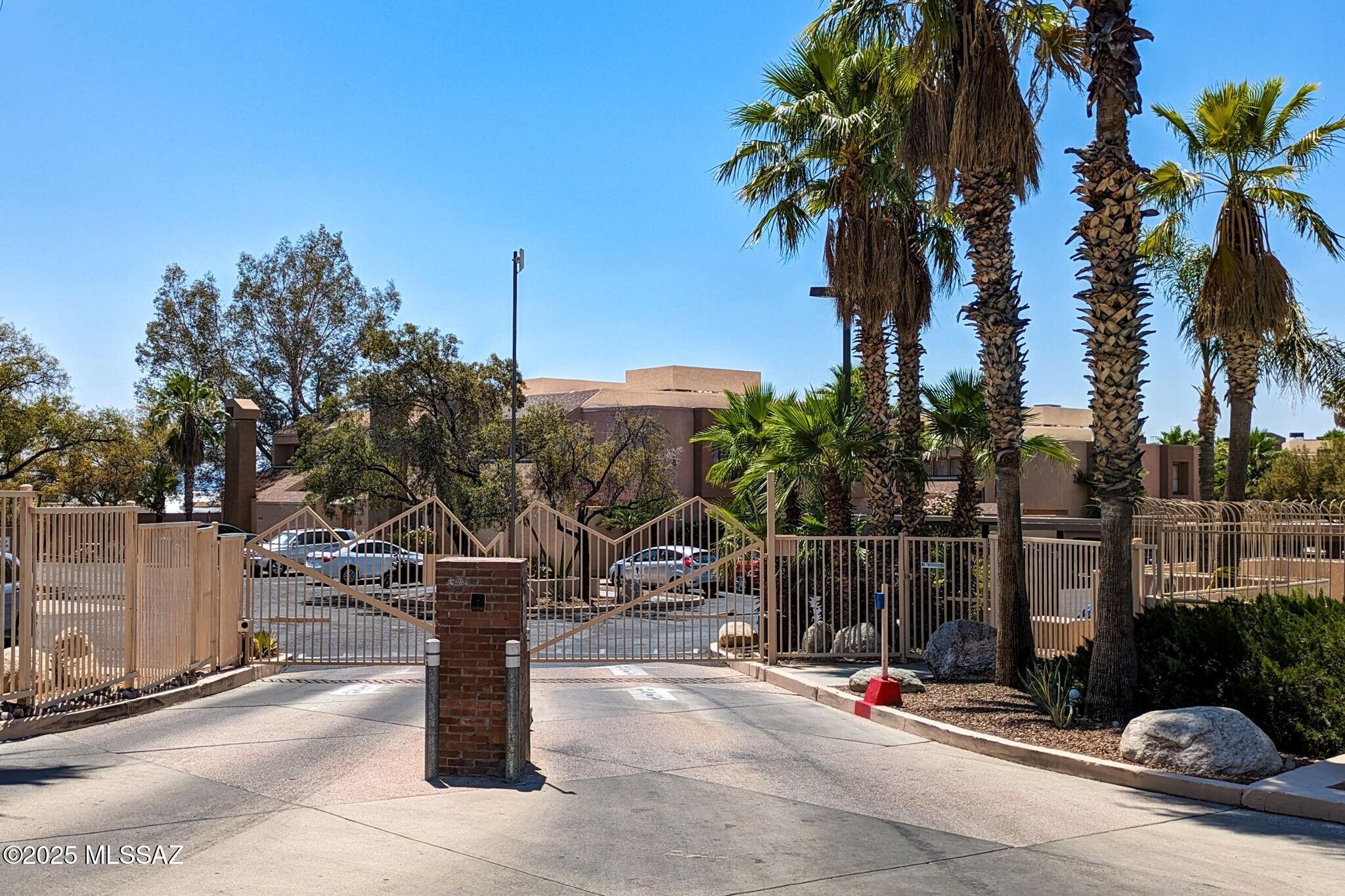 5675 N Camino Esplendora Unit: 1103