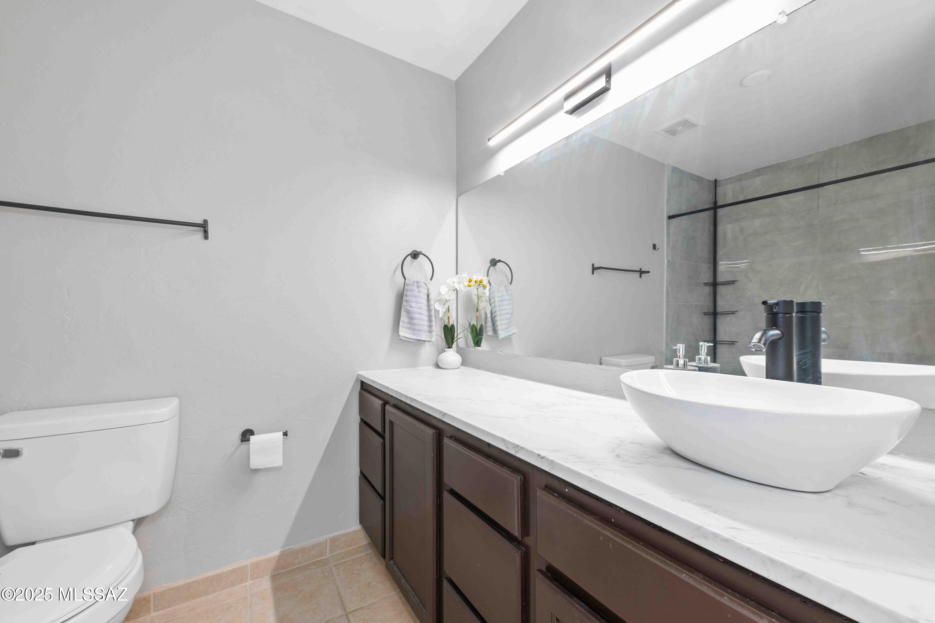 5675 N Camino Esplendora Unit: 1103