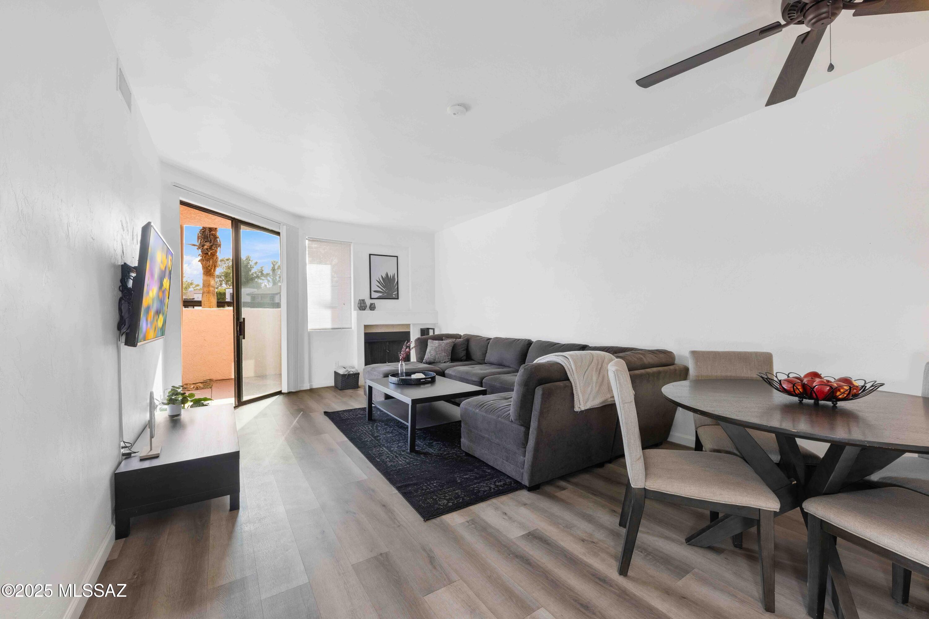 5675 N Camino Esplendora Unit: 1103