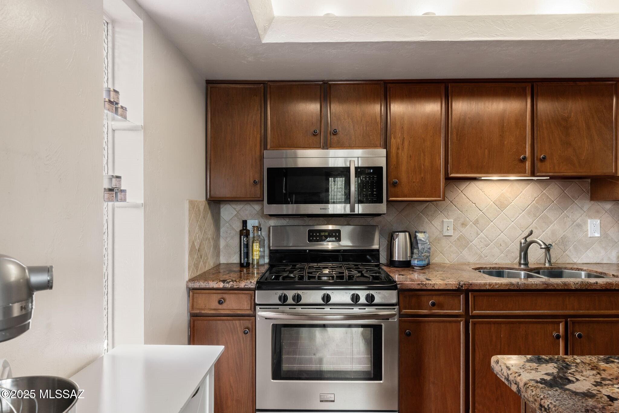 3165 N Vista Del Forte Drive