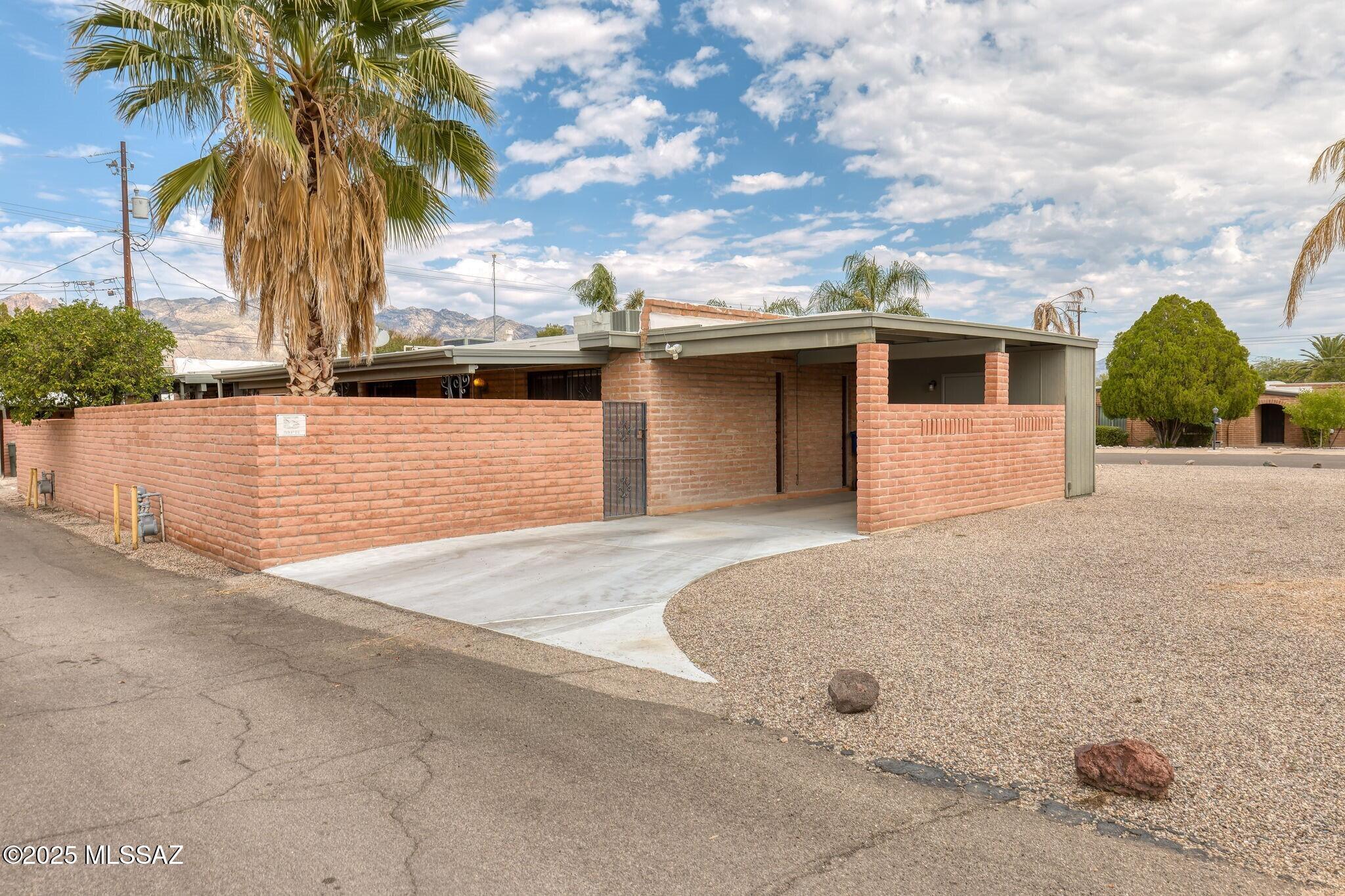 3165 N Vista Del Forte Drive