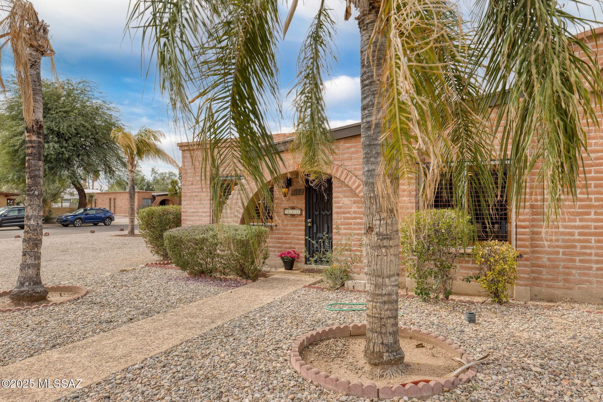 3165 N Vista Del Forte Drive